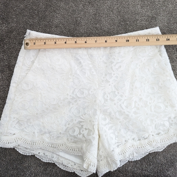 WHITE cotton lace scalloped hem shorts with satin lining size Medium - Picture 7 of 11
